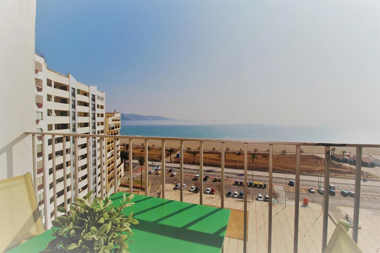 Sylvia: Beachfront Studio with Sea View Terrace Apartment Empuriabrava