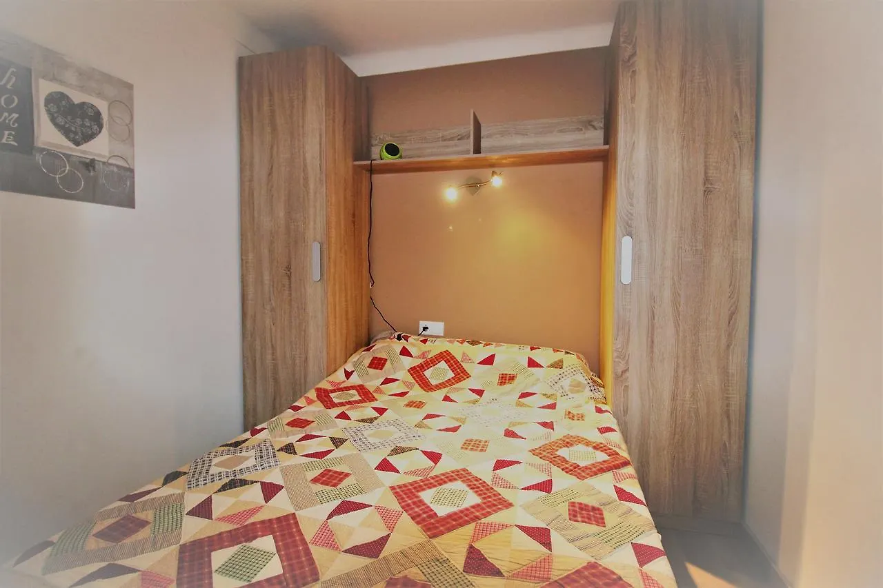 Sylvia: Beachfront Studio with Sea View Terrace Apartment Empuriabrava