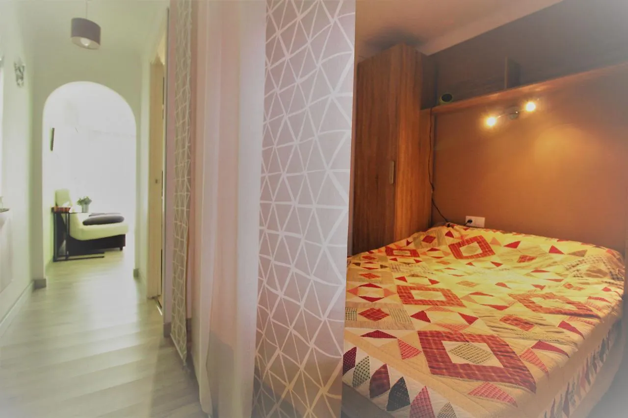 Sylvia: Beachfront Studio with Sea View Terrace Apartment Empuriabrava