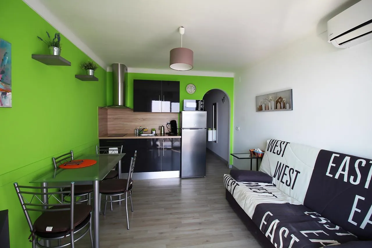 Sylvia: Beachfront Studio with Sea View Terrace Apartment Empuriabrava Spain