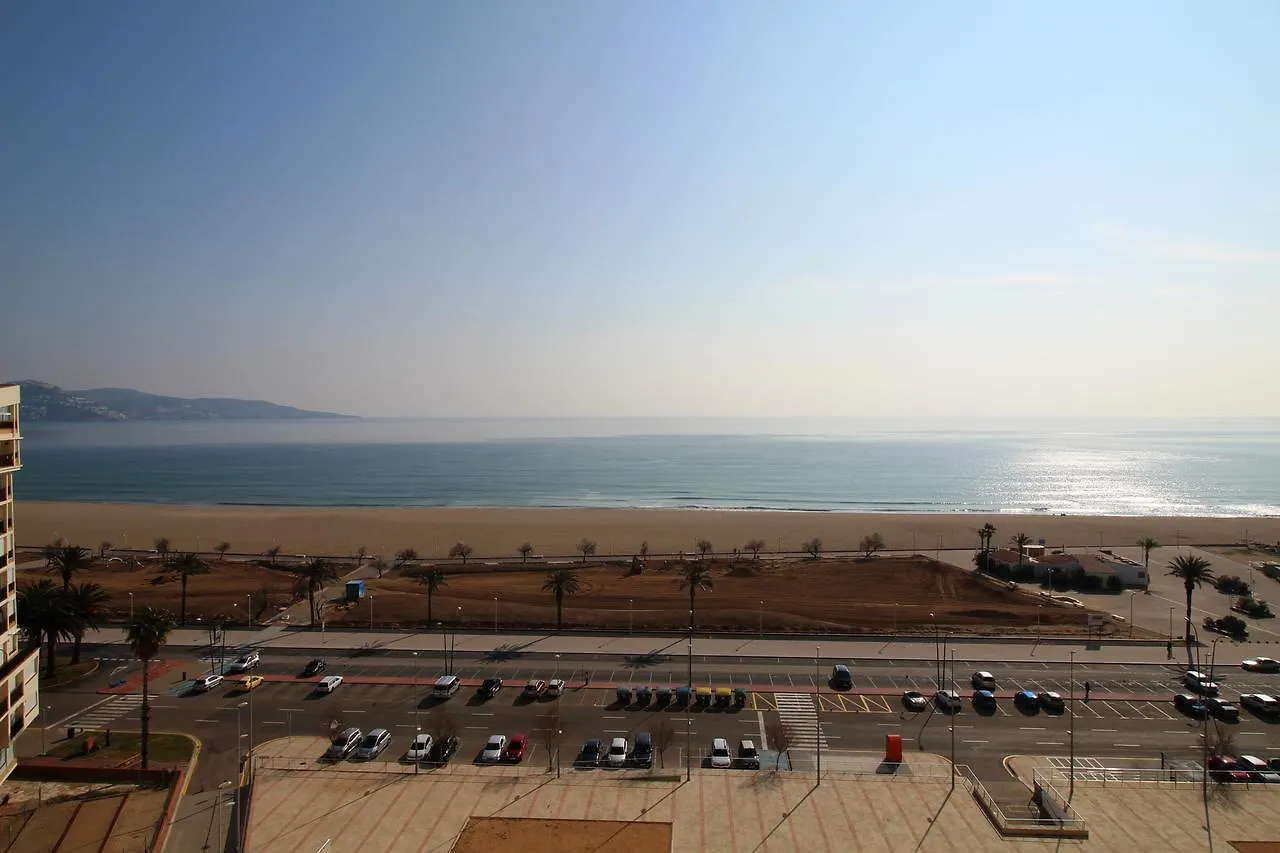 Sylvia: Beachfront Studio with Sea View Terrace Apartment Empuriabrava